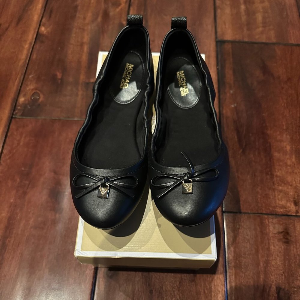 Michael Kors Juliette Flat Size 7 NWT
